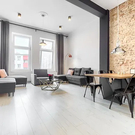 300 No.1 Centrum Apartment